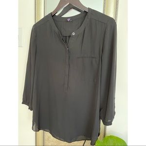 Perfect black top for all occasions! 3/4 length sleeve [size M]